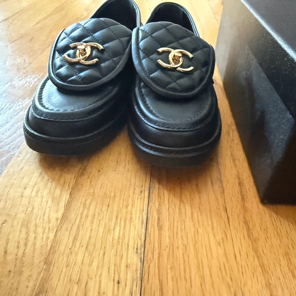 CHANEL Black Quilted turnlock Leather Loafers with Gold CC Hardware - Picture 4 of 10